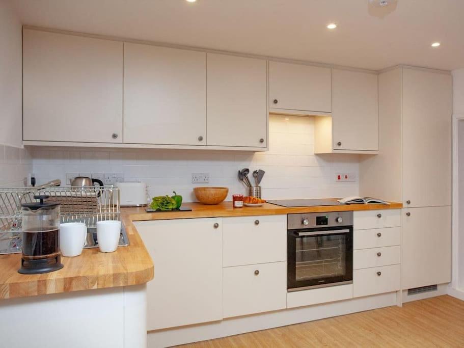 1 Perfectly Located Stylish, Comfortable Apartment Sidmouth Eksteriør billede