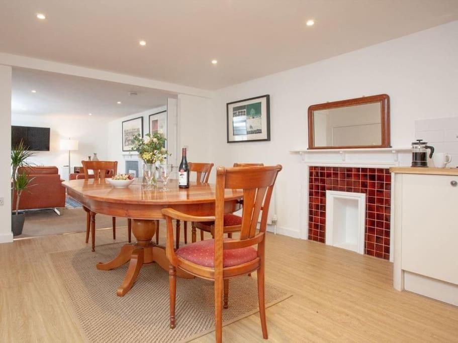1 Perfectly Located Stylish, Comfortable Apartment Sidmouth Eksteriør billede